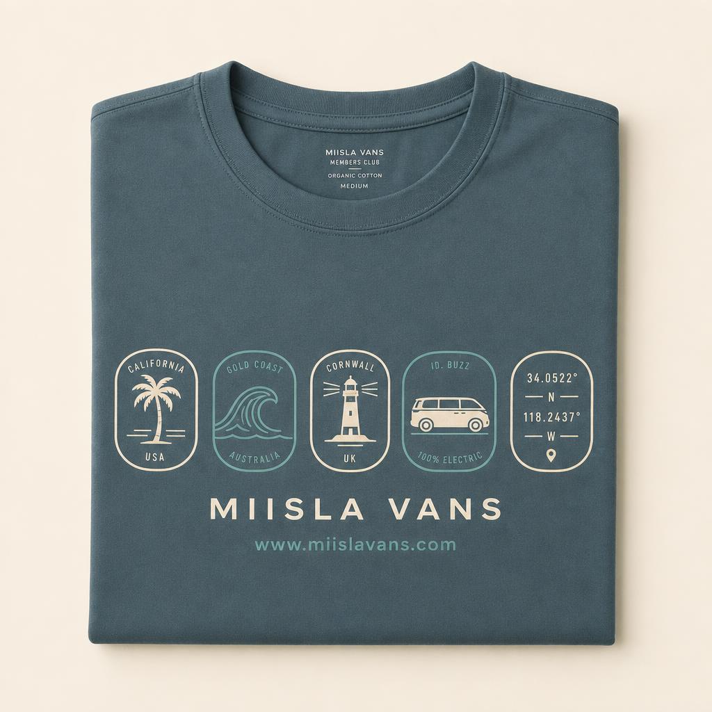 Camiseta slate de Miisla Vans con cinco emblemas de ruta en crema y teal
