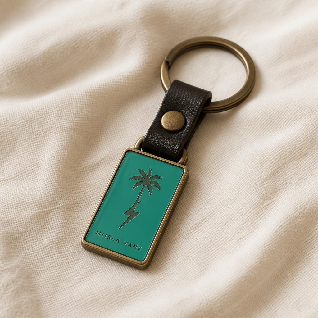 Llavero de piel de Miisla Vans con placa de esmalte teal y emblema de palmera con rayo